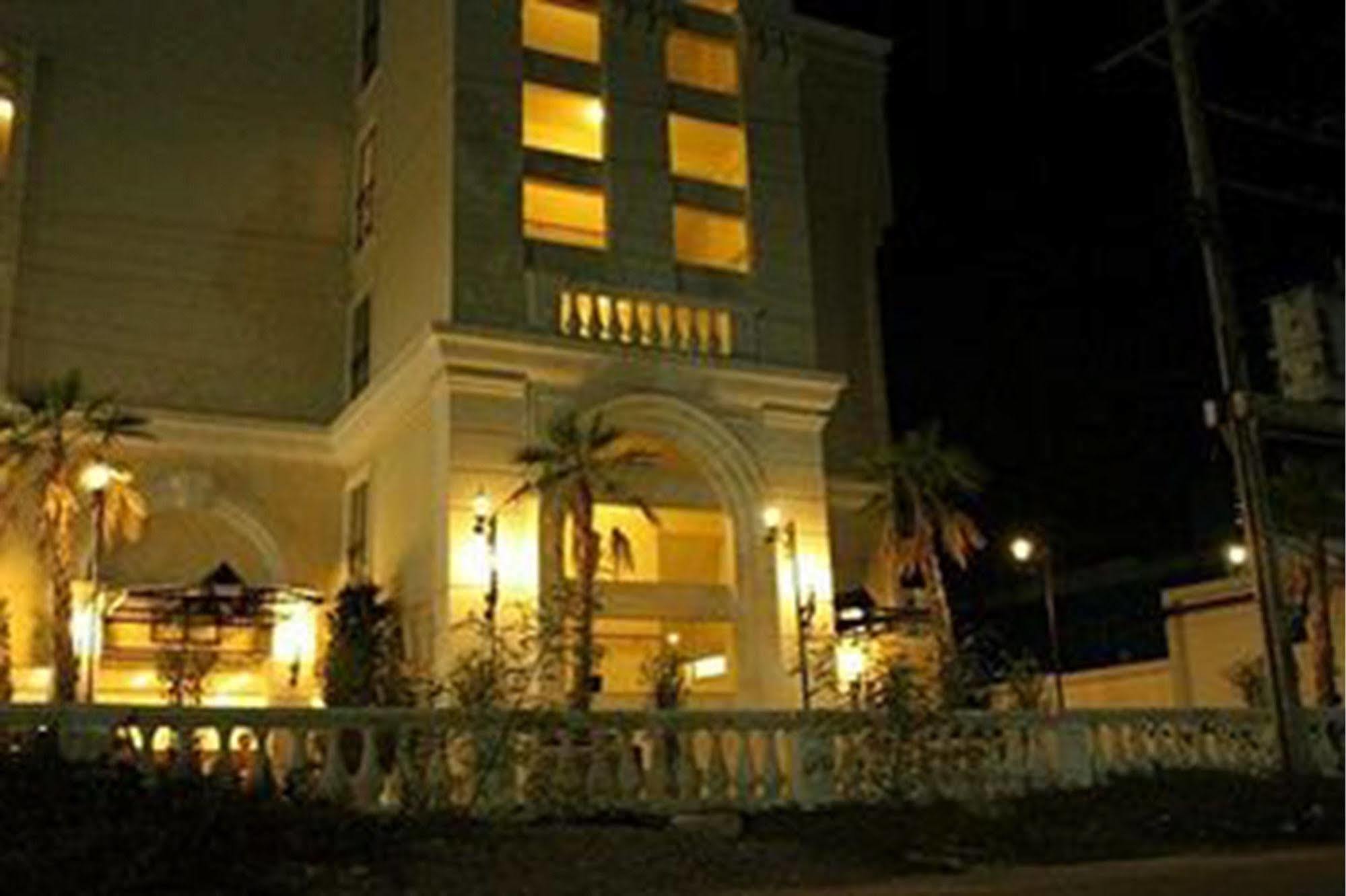Rafael Hotel And Mansion Bangkok - Sha Extra Plus Certified Buitenkant foto